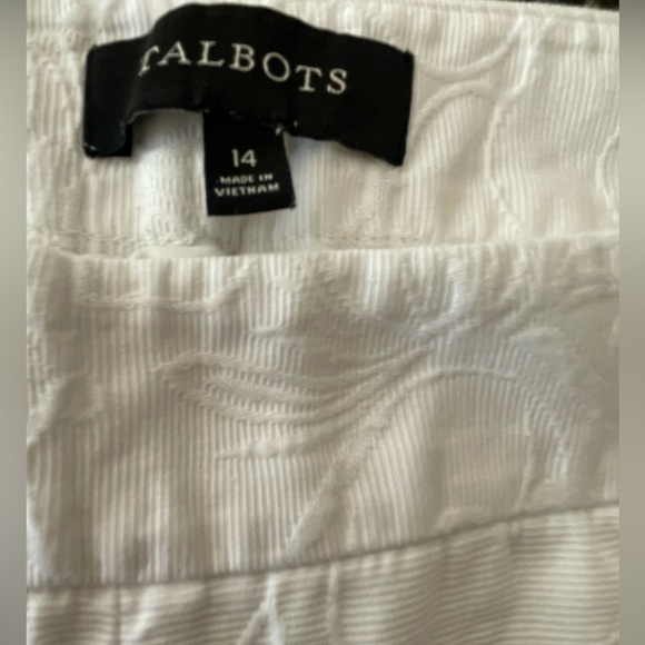 🤍🔥TALBOTS size 14 white cotton pant with beautiful fabric detail. Like new!! - Picture 4 of 9